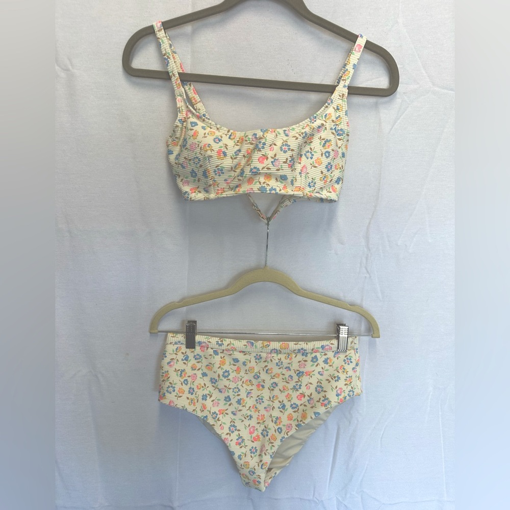 Billabong bikini top and bottom
